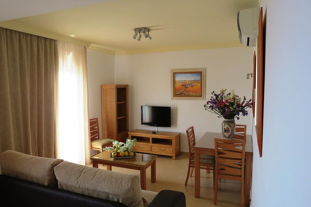 Apartamentos Turisticos Las Yucas Torre Del Mar Esterno foto