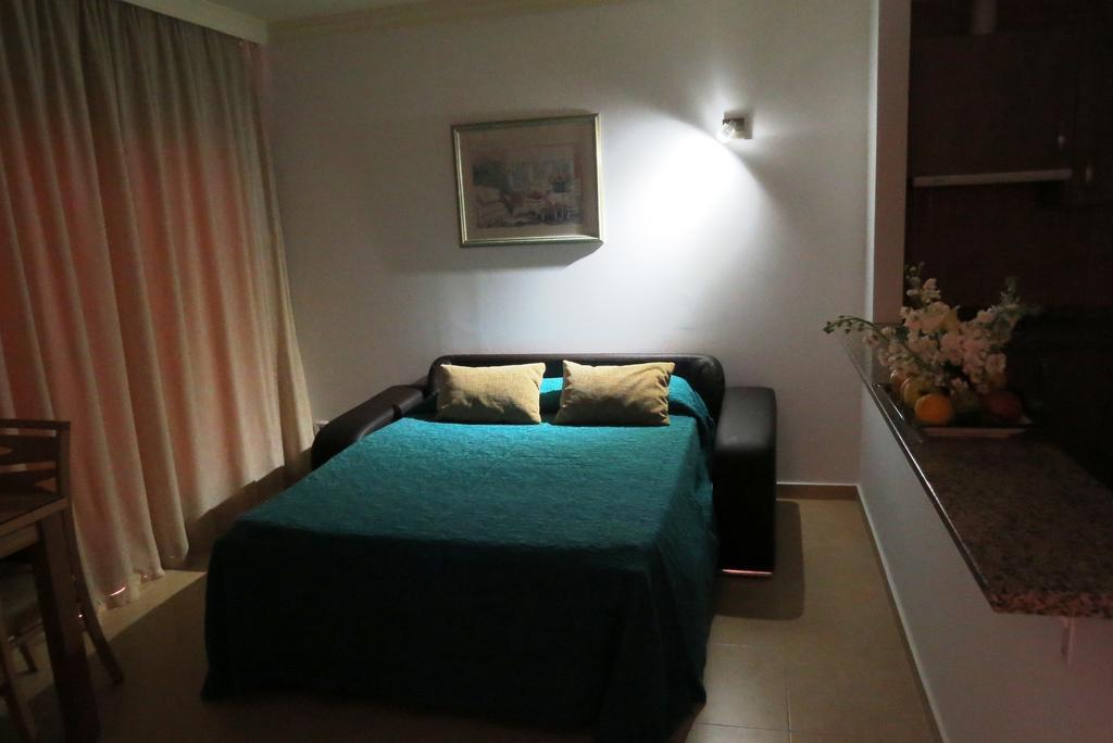 Apartamentos Turisticos Las Yucas Torre Del Mar Esterno foto