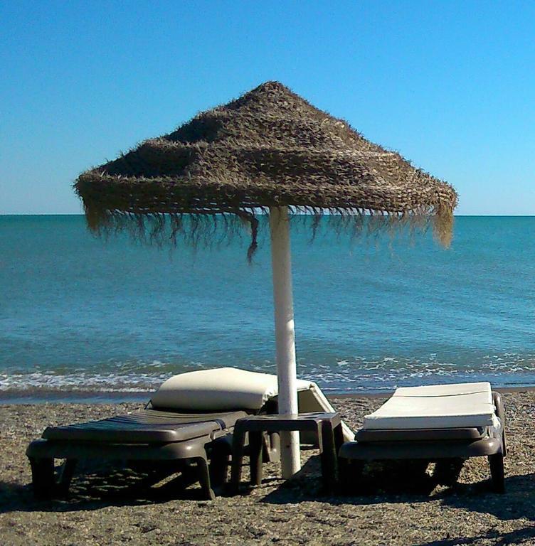 Apartamentos Turisticos Las Yucas Torre Del Mar Esterno foto