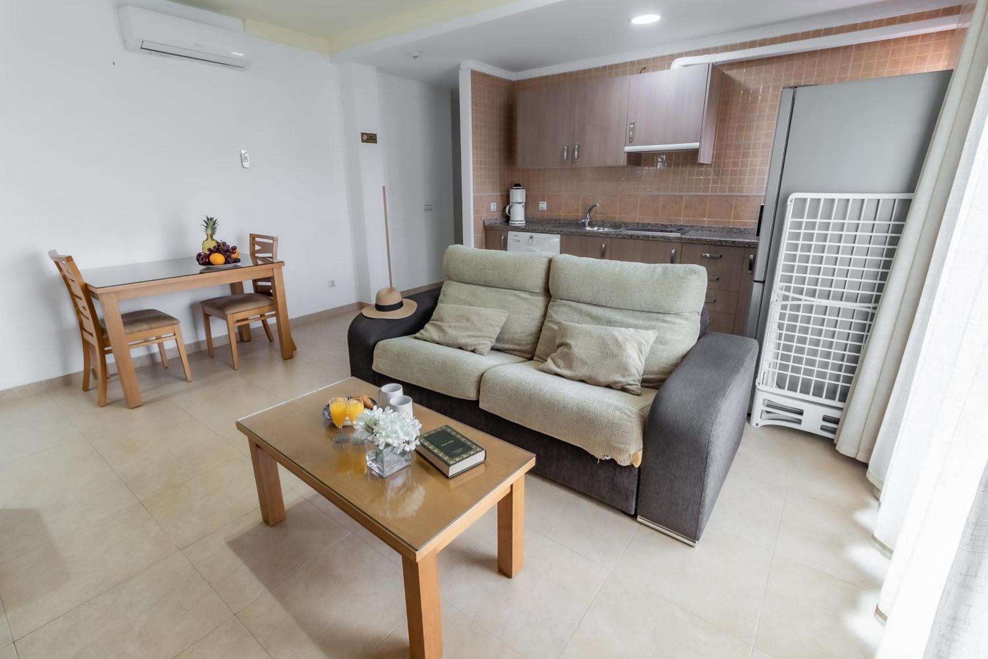 Apartamentos Turisticos Las Yucas Torre Del Mar Esterno foto