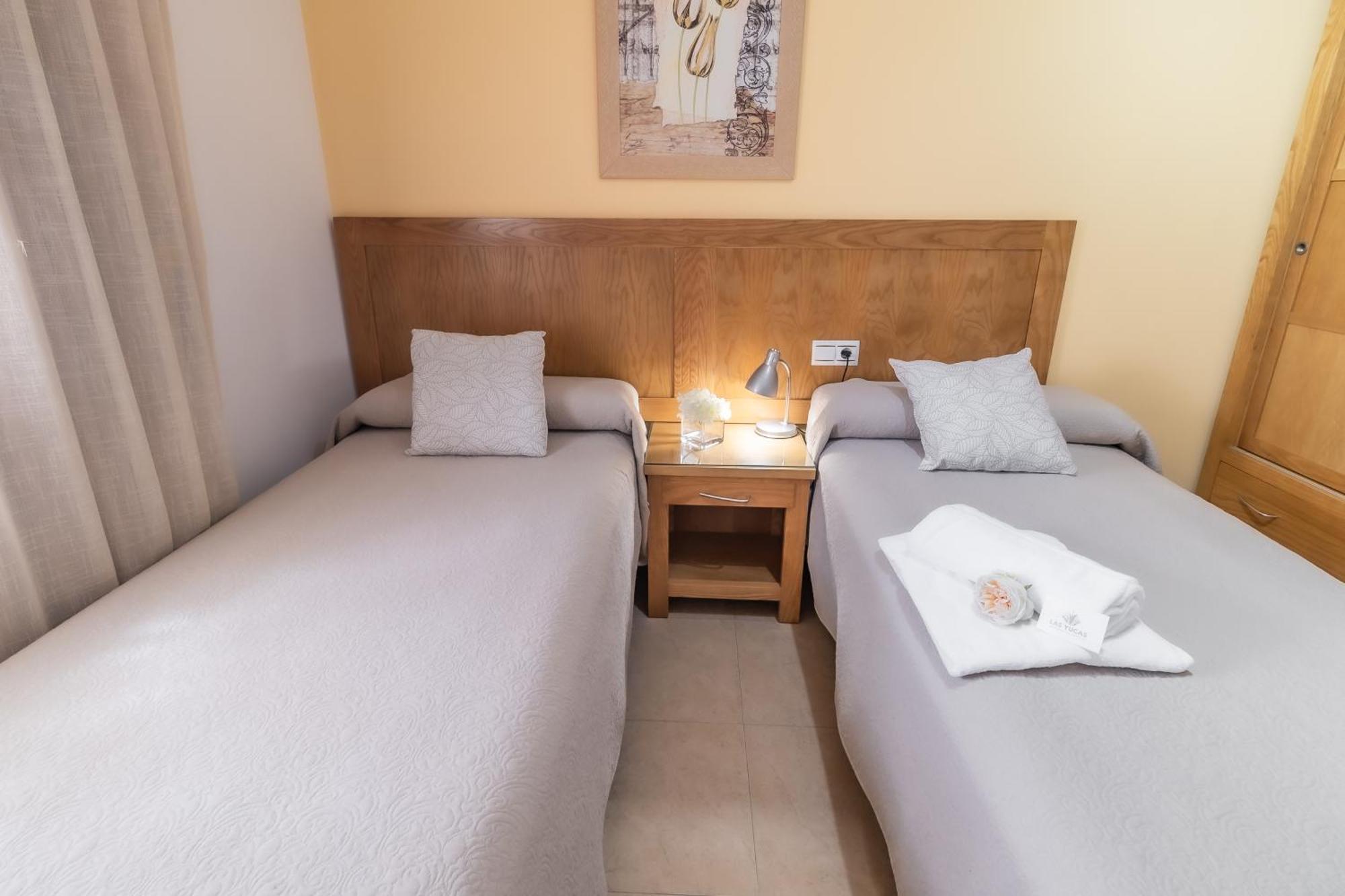 Apartamentos Turisticos Las Yucas Torre Del Mar Esterno foto